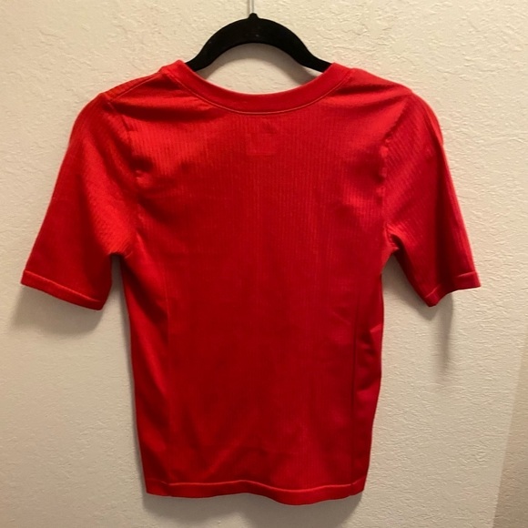 Athleta Ribbed Textured Short Sleeve Shirt. - Picture 7 of 8